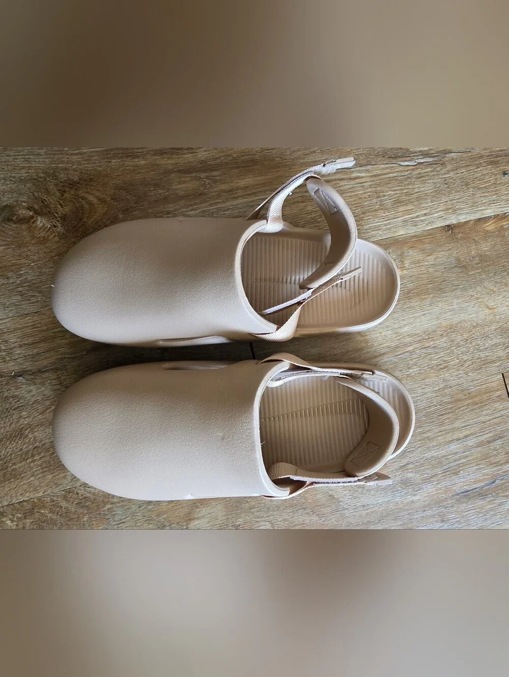 Used Nike Unisex Slip-On Clog Size 9m-10w — Taupe/Beige No Box